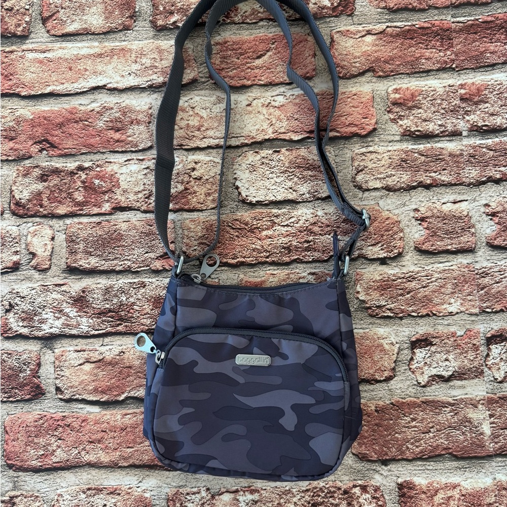 NWOT- Baggallini Gray Camouflage Bag